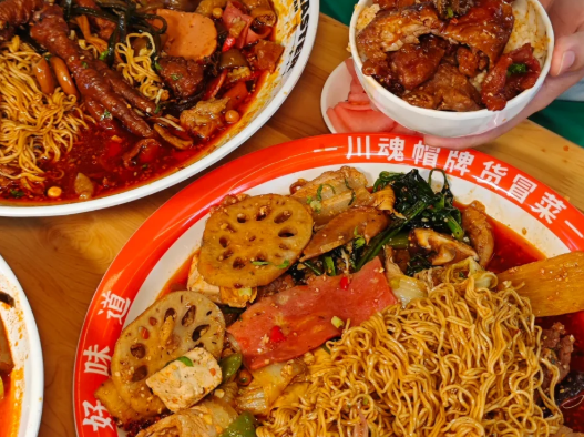 冒菜店沒人氣？帽牌貨教你幾招，顧客坐滿店